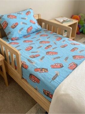 Vintage Disney Pixar Lightning McQueen Cars Toddler Bed / Crib Sheet